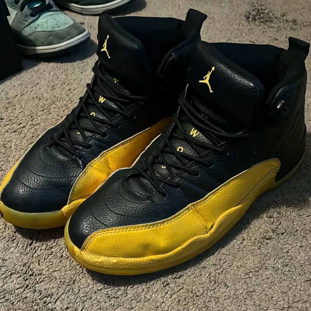 Jordan 12 university gold